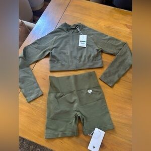 NWT Womens Best Define 2.0 Seamless Full Zip Midi Jacket and Biker shorts